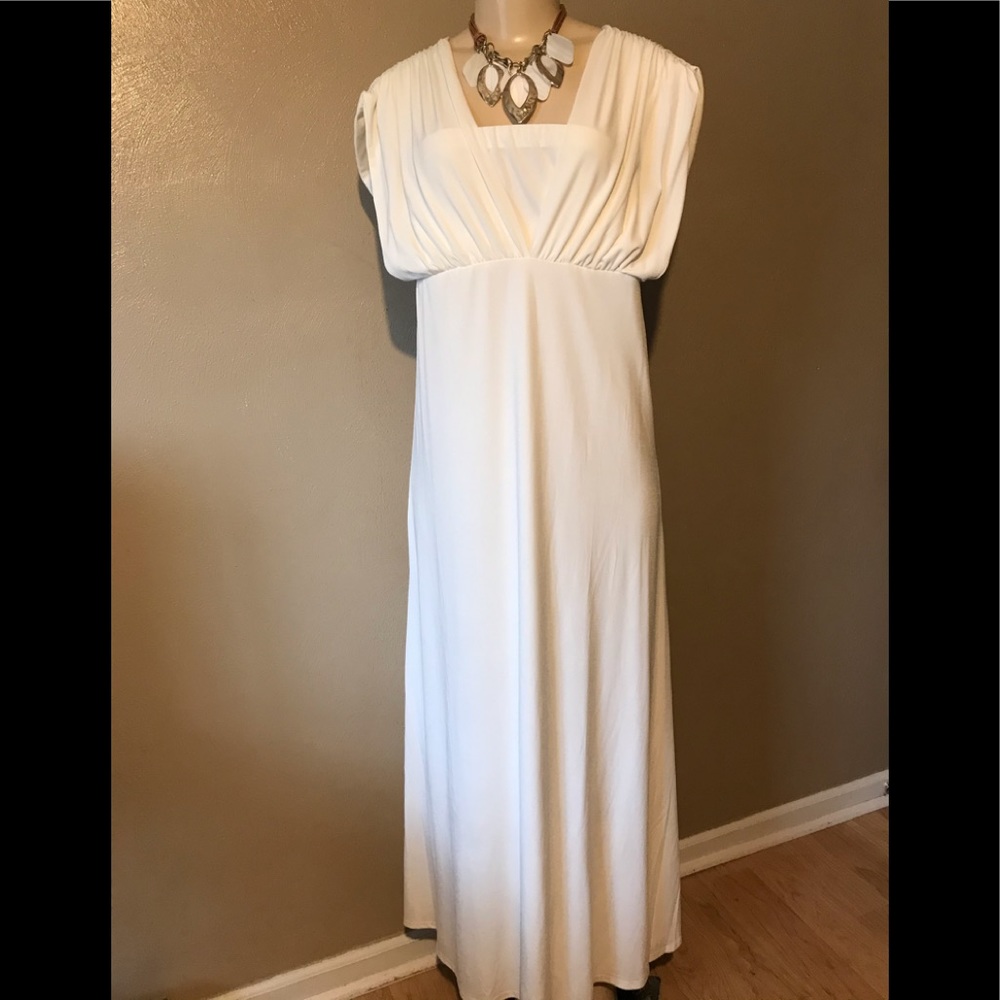 Vanessa Williams off white long gown